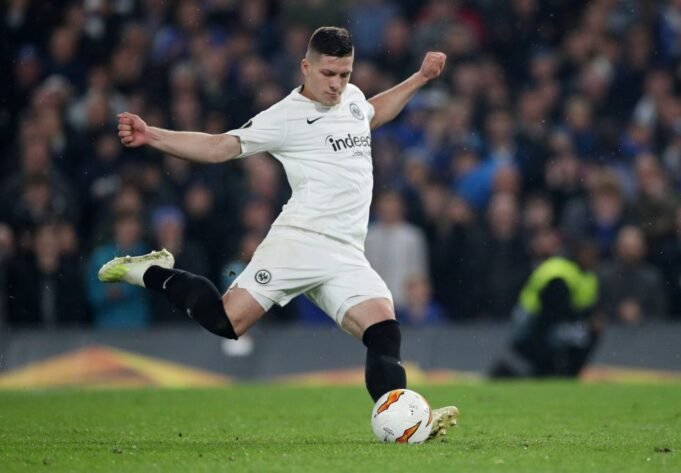 Real Madrid want loan plus obligation worth €25m for Luka Jovic